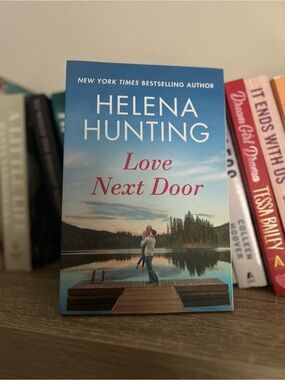 Love Next Door - Helena Hunting paperback 📚